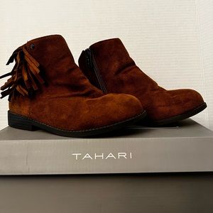 Kid TAHARI boot. Chestnut. Milla Slope-DD. Size: US 2, Euro 33, UK 1 1/2, Mex 22